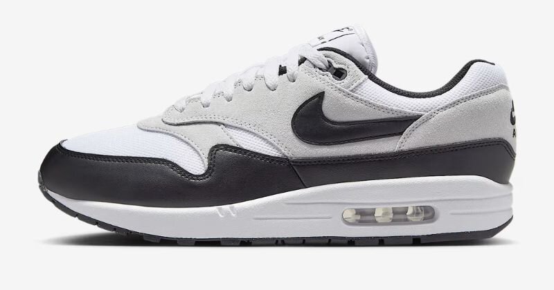 Nike air max 1 trainers in black and white